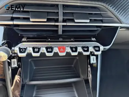 Photo 18 Peugeot 2008  Electrique 54 kWh 156 ch