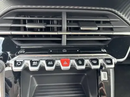 Photo 20 Peugeot 208  Hybrid 110 ch e-DCS6
