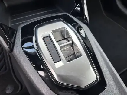 Photo 13 Peugeot 208  Hybrid 110 ch e-DCS6