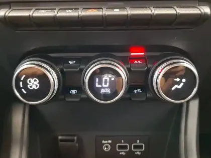 Photo 31 Renault Captur  mild hybrid 140