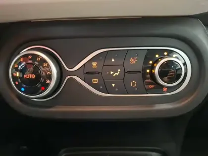 Photo 16 Renault Twingo  III E-Tech