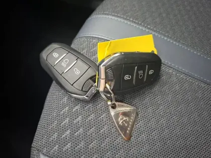 Photo 36 Peugeot 2008  BlueHDi 100 S&S BVM6