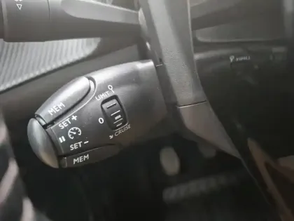 Photo 40 Peugeot 2008  BlueHDi 100 S&S BVM6