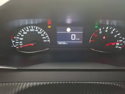 Photo 32 Peugeot 2008  BlueHDi 100 S&S BVM6