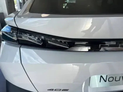 Photo 16 Peugeot 408  Hybrid 145 e-DCS6