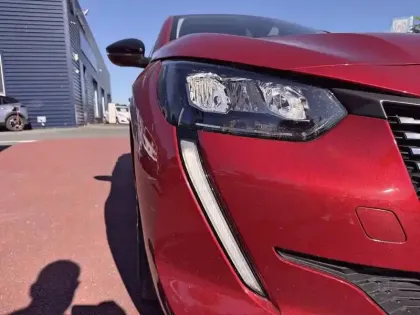 Photo 43 Peugeot 208  PureTech 100 S&S BVM6