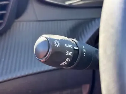 Photo 51 Peugeot 208  PureTech 100 S&S BVM6