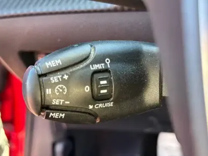 Photo 50 Peugeot 208  PureTech 100 S&S BVM6