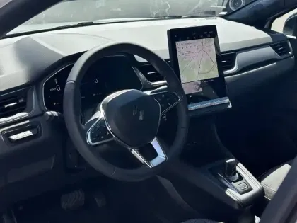 Photo 12 Renault Captur  E-Tech full hybrid 160 ch