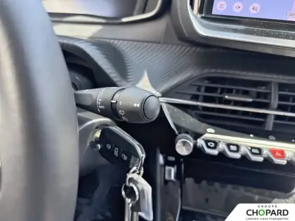 Photo 18 Peugeot 208  Hybrid 110 ch e-DCS6