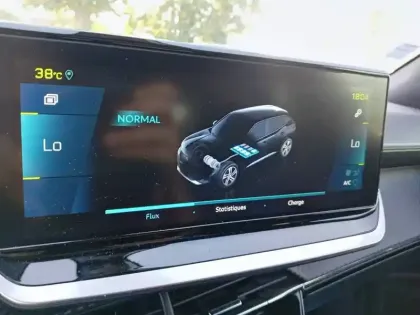 Photo 14 Peugeot 2008  Electrique 136 ch
