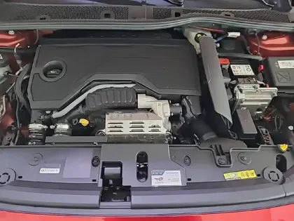Photo 14 Peugeot 208  Hybrid 100 e-DCS6
