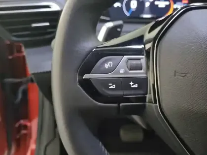 Photo 19 Peugeot 208  Hybrid 100 e-DCS6