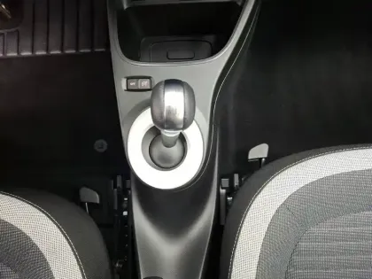 Photo 33 Renault Twingo  III E-Tech