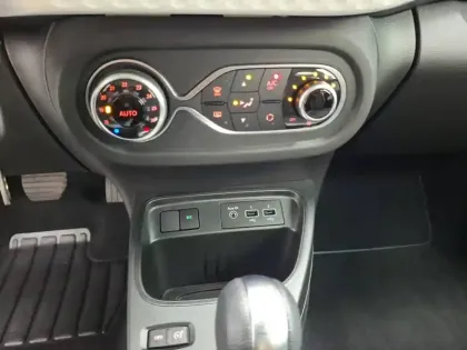 Photo 34 Renault Twingo  III E-Tech