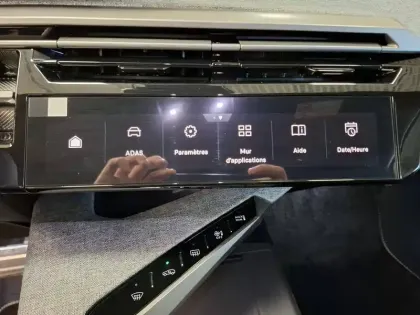 Photo 33 Peugeot 5008  Electrique 210 ch 73 kWh