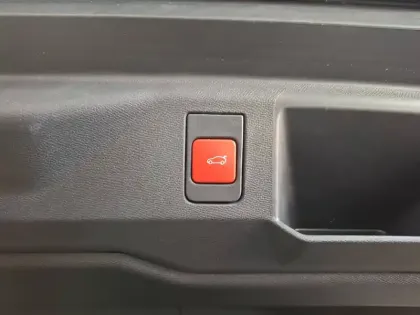 Photo 12 Peugeot 5008  Electrique 210 ch 73 kWh