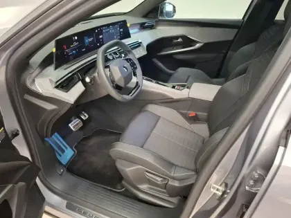 Photo 26 Peugeot 5008  Electrique 210 ch 73 kWh