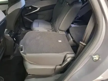 Photo 19 Peugeot 5008  Electrique 210 ch 73 kWh