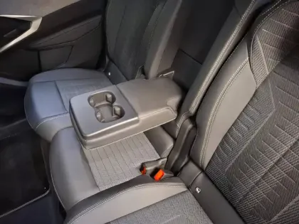 Photo 20 Peugeot 5008  Electrique 210 ch 73 kWh