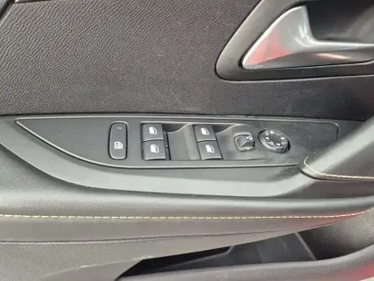 Photo 36 Peugeot 208  Electrique 50 kWh 136ch