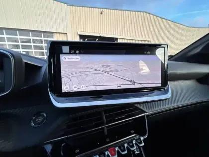 Photo 17 Peugeot 208  Hybrid 136 e-DCS6