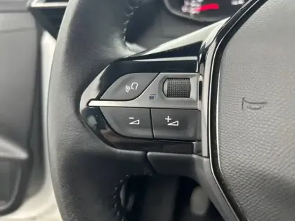 Photo 14 Peugeot 208  PureTech 75 S&S BVM5