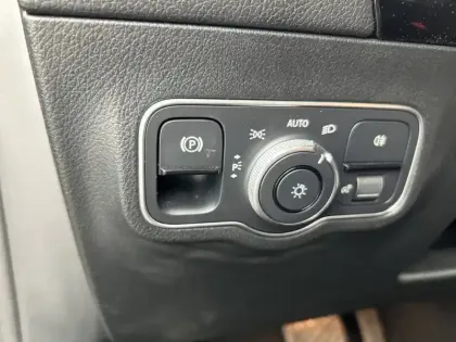 Photo 52 Mercedes GLA  200 7G-DCT