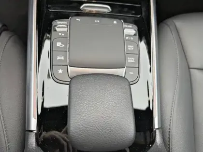 Photo 51 Mercedes GLA  200 7G-DCT