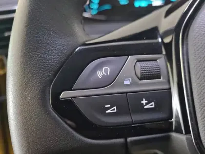 Photo 30 Peugeot 208  Electrique 50 kWh 136ch