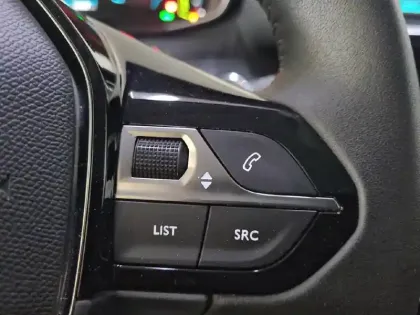 Photo 31 Peugeot 208  Electrique 50 kWh 136ch