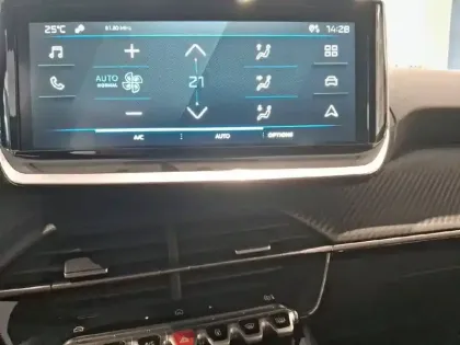 Photo 39 Peugeot 2008  Hybrid 110 e-DCS6
