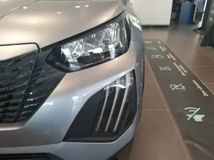 Photo 35 Peugeot 2008  Hybrid 110 e-DCS6