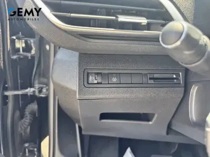 Photo 17 Peugeot 5008  Hybrid 136 e-DCS6