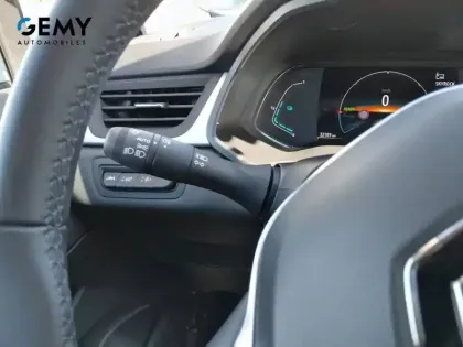Photo 17 Renault Captur  E-Tech full hybrid 145