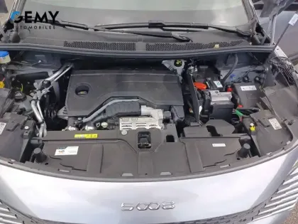 Photo 16 Peugeot 5008  Hybrid 136 e-DCS6