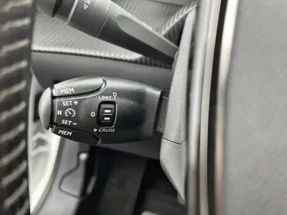 Photo 19 Peugeot 208  Electrique 50 kWh 136ch