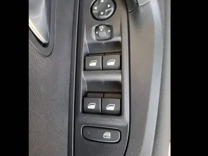 Photo 18 Peugeot 2008  Electrique 54 kWh 156 ch