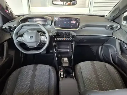 Photo 13 Peugeot 2008  Electrique 54 kWh 156 ch