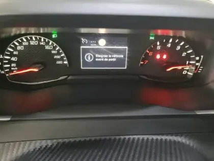 Photo 12 Peugeot 2008  PureTech 100 S&S BVM6
