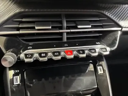 Photo 20 Peugeot 208  Turbo 100 ch BVM6