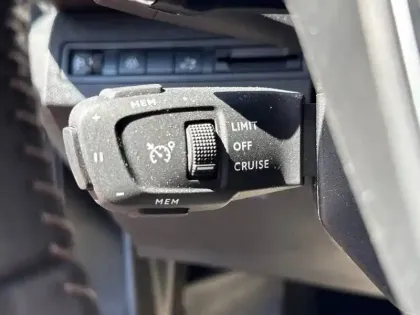 Photo 23 Peugeot 5008  Hybrid 136 e-DCS6