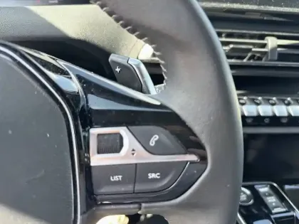 Photo 21 Peugeot 5008  Hybrid 136 e-DCS6