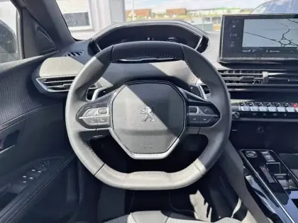 Photo 8 Peugeot 5008  Hybrid 136 e-DCS6