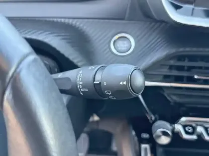 Photo 21 Peugeot 208  Electrique 50 kWh 136ch
