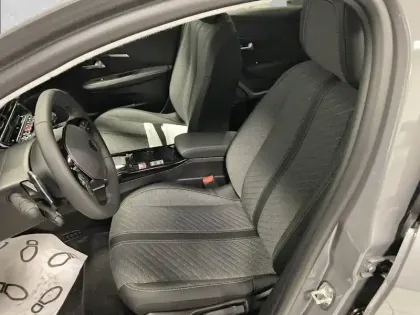 Photo 10 Peugeot 208  Hybrid 100 e-DCS6