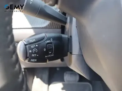Photo 37 Peugeot 208  Electrique 50 kWh 136ch