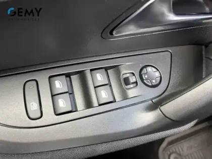 Photo 11 Peugeot 2008  Electrique 136 ch