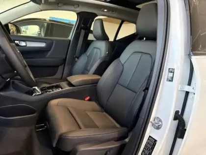 Photo 5 Volvo XC40  B3 163ch Lounge Edition DCT 7