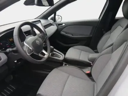 Photo 13 Renault Clio  1.6 E-Tech 145ch full hybrid Techno - 25
